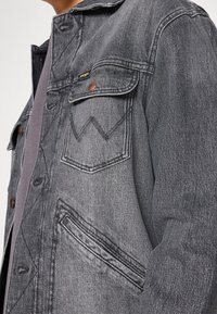 Wrangler Farkkutakki - grey