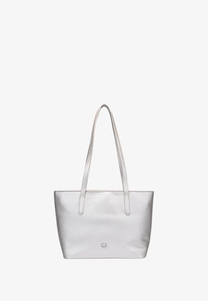 Sølv læder tote bag med to lange håndtag, rektangulær form, struktureret overflade og et subtilt logo i midten.