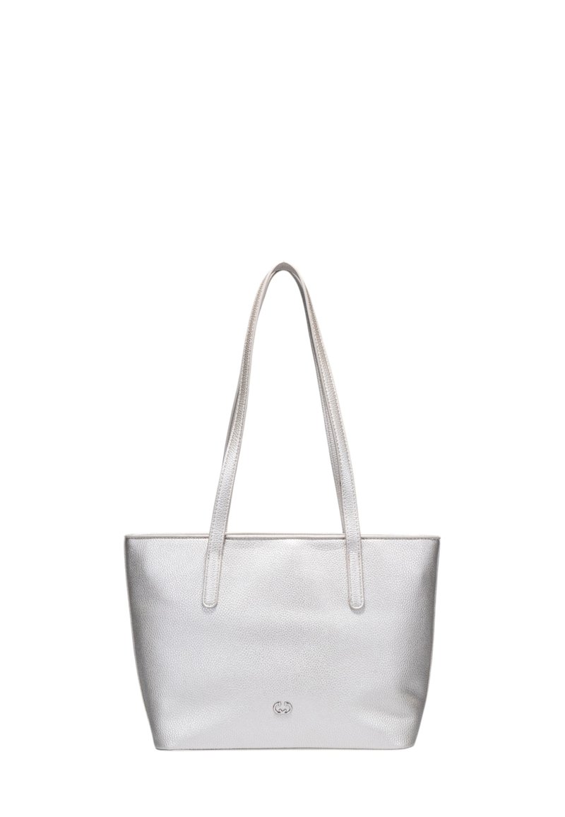 Sac fourre-tout en cuir argenté avec deux longues poignées, forme rectangulaire, surface texturée et un logo discret au centre.