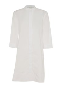 Vestito bianco a lunghezza ginocchio con colletto rialzato, maniche lunghe e chiusura frontale a bottoni. Realizzato in tessuto morbido e leggero.