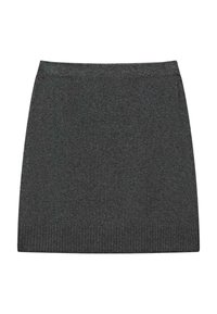 Jupe mini tricotée gris foncé avec ourlet côtelé, coupe droite et taille simple, posée à plat sur un fond blanc.