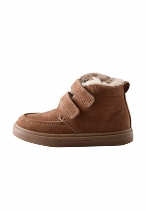 Next, STANDARD FIT (F) FIT - WARM LINED TOUCH FASTENING BOOTS FIT (F) - Lauflernschuh - tan brown