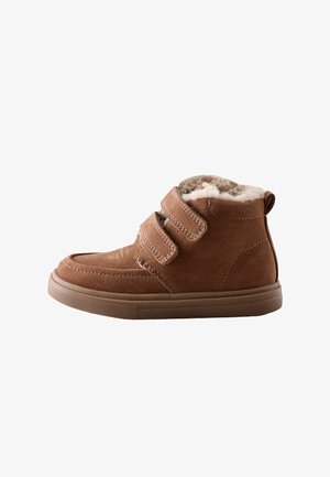 Next, STANDARD FIT (F) FIT - WARM LINED TOUCH FASTENING BOOTS FIT (F) - Lauflernschuh - tan brown
