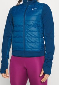 Nike Performance Chaqueta de running - blue