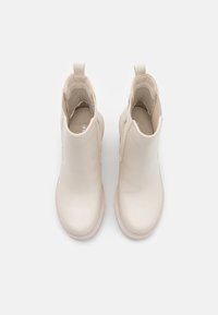 Madden Girl Kotníková obuv na vysokém podpatku - off-white
