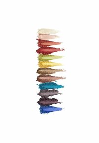 Provsmak av pulverpigment i olika färger, inklusive beige, röd, grön, gul, brun, blå och svart, med en texturerad finish.