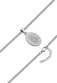 Hopeaketju hopeanvärisellä sävyllä, jossa on pyöreä riipus kaiverruksella, hummerilukko ja säädettävä pidennyketju.