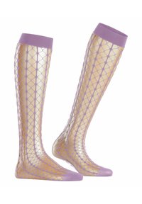 Knielange Socken mit einem metallisch goldenen Fischernetzdesign und lavendelfarbenen Akzenten. Glatte Textur und solide lavendelfarbene Zehen- und Bündchendetails.