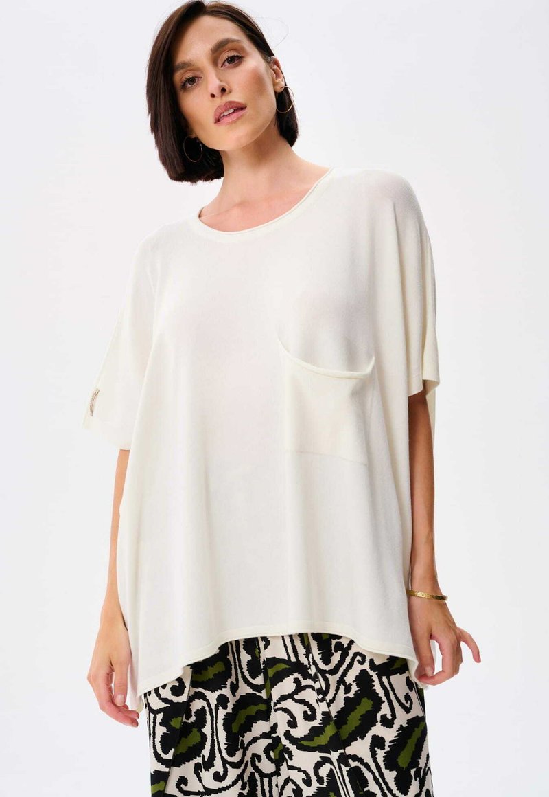 blue shadow KIONA - T-shirt basic - ecru