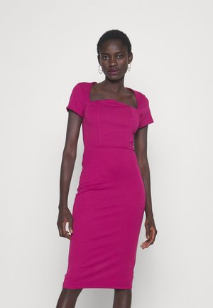 WAL G TALL BRODY SHORT SLEEVE - Trikotaažkleit - magenta