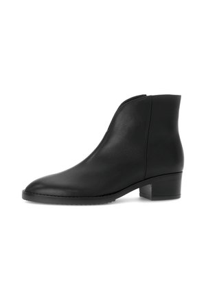 Bottines en cuir noir avec un bout arrondi, un design minimaliste et un petit talon bloc. Texture lisse et construction latérale sans couture.