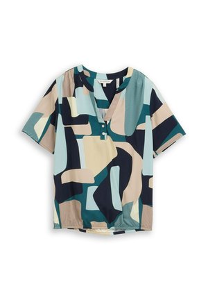 Bluzka z krótkim rękawem, dekoltem w kształcie litery V i guzikami, zdobiona abstrakcyjnym geometrycznym wzorem w odcieniach zielonkawego turkusu, beżu, granatu i jasnoniebieskiego.