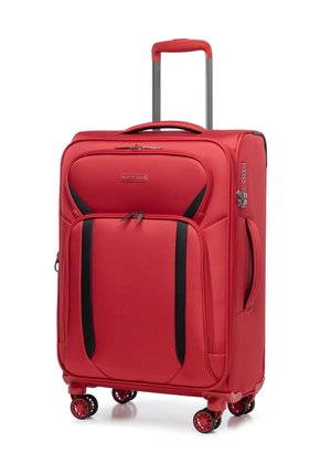 Valise rouge en tissu durable, dotée d'une poignée télescopique, de deux poches avant et de quatre roues multidirectionnelles pour une mobilité facile.