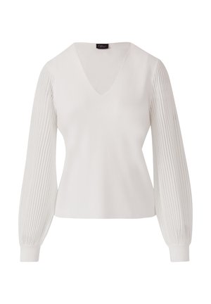 Pull blanc avec un col en V et des manches longues côtelées. Le corps est lisse tandis que les manches présentent une texture côtelée verticale.