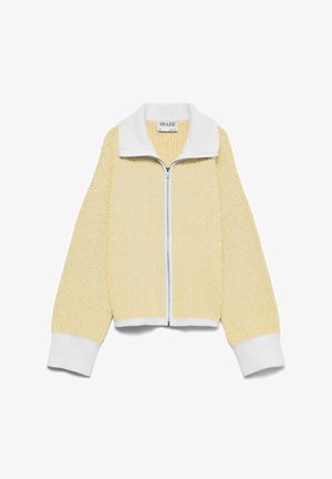Veste à fermeture éclair en maille jaune clair avec col, poignets et ourlet blancs, présentant un motif texturé et des manches longues.