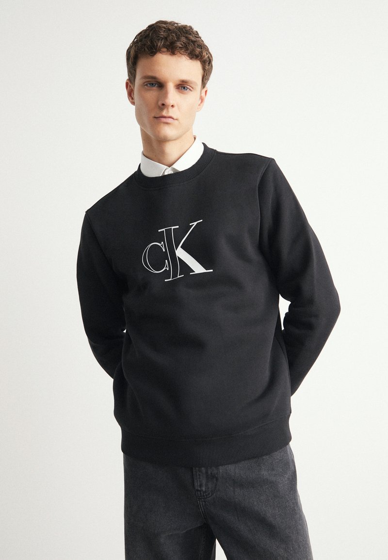 Calvin Klein Jeans - OUTLINE MONOLOGO CREW NECK - Sweatshirt - black, Förstora