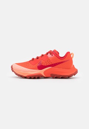 AIR ZOOM TERRA KIGER 7 UNISEX - Løpesko for mark - team orange