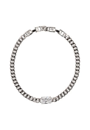 Ezüst fém lánc nyaklánc, középen egy téglalap alakú átlátszó drágakővel, amely sima textúrájú és hangsúlyos láncszemekből áll.