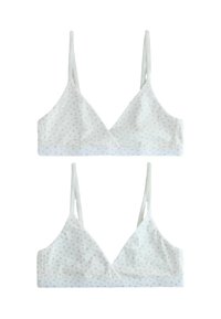 Două topuri de tip bralette alb cu silhouette triunghiulară, cu bretele subțiri, fiecare având un model floral subtil, prezentate pe un fundal alb.