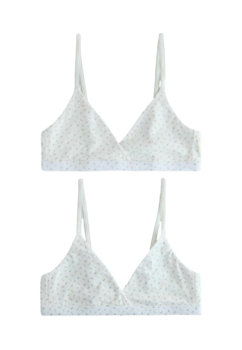 Două topuri de tip bralette alb cu silhouette triunghiulară, cu bretele subțiri, fiecare având un model floral subtil, prezentate pe un fundal alb.