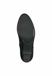 Sola de sapato de salto em camurça preta com fundo de borracha texturizada, apresentando um bico arredondado suave e uma silhueta elegante.