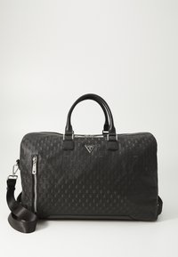 Bolso de mano sintético negro con textura trenzada, asas dobles y correa desmontable. Cuenta con un cierre de cremallera y un acento de logo.