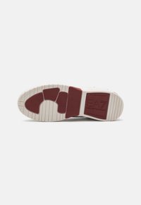EA7 Emporio Armani BASKET UNISEX - Sportcipő - optic white/racer red/black