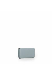 Portafoglio azzurro chiaro realizzato in pelle texturizzata, forma rettangolare, con design a pieghe e bordi cuciti. Nessun hardware o accento visibile.