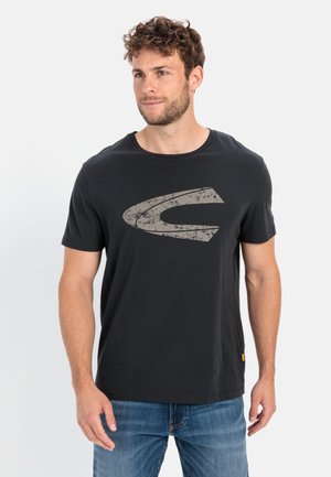 Schwarzes Baumwoll-T-Shirt mit einem verwitterten grauen Grafiklogo in der Mitte, Rundhalsausschnitt und kurzen Ärmeln. Lässige Passform mit schlichtem Design.