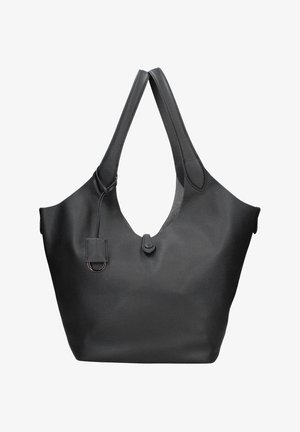 Borsa tote in pelle nera martellata con due spallacci, chiusura frontale con pattina e piccola etichetta in pelle attaccata con anello metallico.