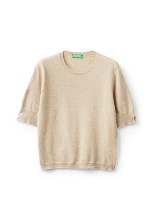 Suéter de punto beige de manga corta con un cuello redondo acanalado y un corte relajado. Textura suave, ligeras variaciones en el color y puños de las mangas enrollados.