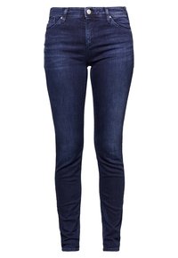 Jeans skinny in denim blu scuro, con vita alta, cinque tasche e passanti per cintura. Il tessuto ha una texture liscia con una leggera elasticità.