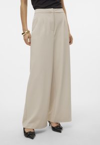 Vero Moda - VMCHARITY SUPER WIDE WAIST PANT - Kalhoty - silver lining Miniatura obrázku 1