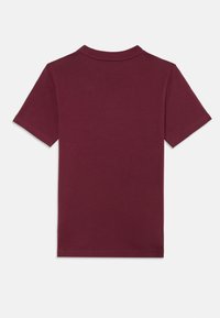 Bordeaux korte mouwen t-shirt met een geribde ronde hals, gemaakt van zacht katoen, met een effen textuur en een relaxte pasvorm.