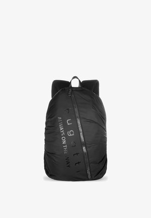 Schwarzer Rucksack mit diagonalem Reißverschluss und reflektierendem Text „bugatti ALWAYS ON THE WAY“, gepolsterte Träger oben sichtbar.