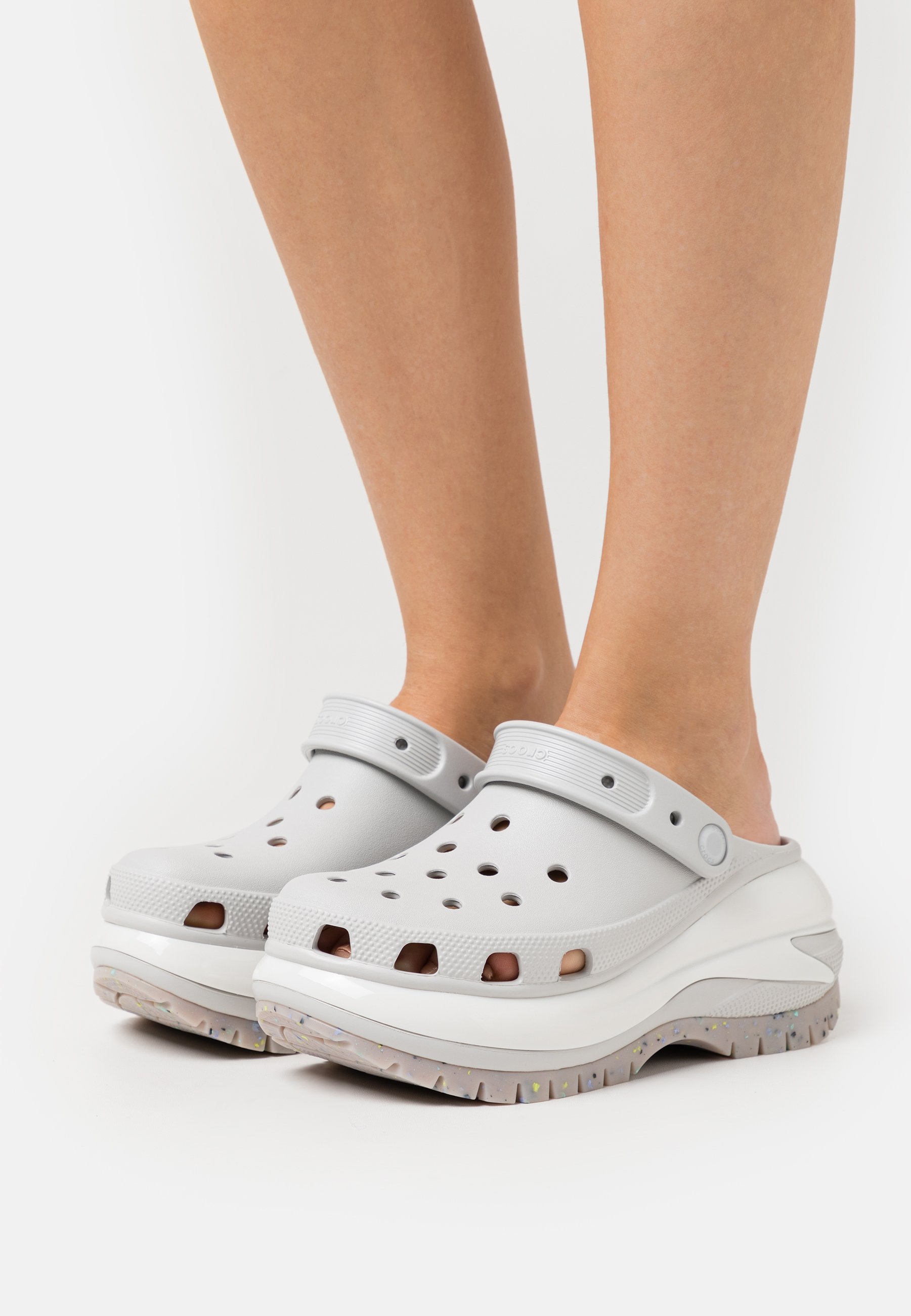 Crocs CLASSIC MEGA CRUSH UNISEX - Pantolette flach - atmosphere 