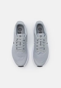 Nike Performance NIKE STAR RUNNER 3 (GS) - Scarpe da corsa su strada - light smoke grey/smoke grey/black
