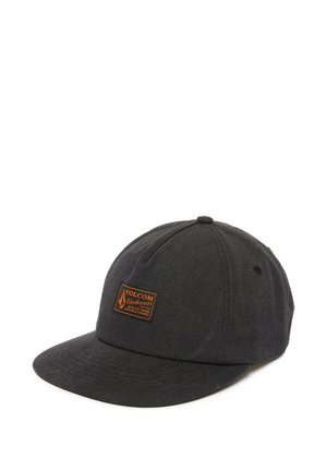 Casquette noire Volcom Workwear avec visière plate et écusson orange avec le texte "Quality Made Durable Goods" sur le panneau avant.