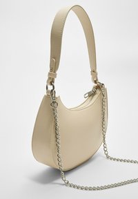 Stradivarius HALF-MOON SHOULDER - Ručna torba - beige
