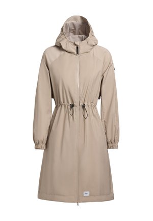 Jacket impermeabilă bej, cu glugă, talie ajustabilă cu șnur, manșete elastice și închidere cu fermoar în față. Prezintă o textură fină și un design minimalist.