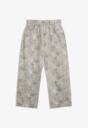 Ljust grå denimbyxor med en avslappnad, vida passform. Har en subtil marmorliknande struktur, fem fickor och knappstängning fram.