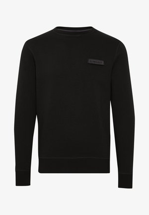 Melna garām piedurknēm izgatavota sporta krekla, kas izgatavots no mīksta auduma, ar apaļu kaklu, ribotām piedurknēm un mazu taisnstūra logotipu kreisajā priekšpusē.