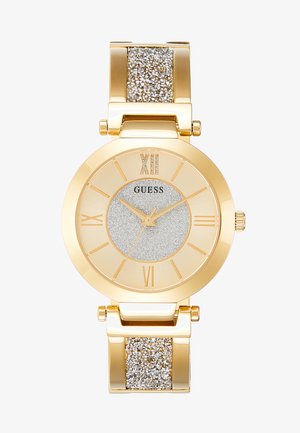 Montre en or avec un boîtier rond, cadran argenté scintillant, chiffres romains et un bracelet à maillons avec un accent texturé en argent et or.