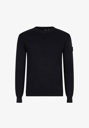Zwarte gebreide trui met een ronde halslijn, lange mouwen, geribbelde manchetten en een subtiele badge op de linkerarm. Soepele textuur.