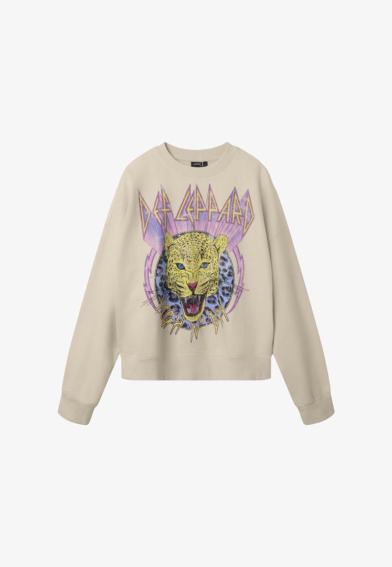 Sudadera corta beige hecha de una tela suave, que presenta un gráfico colorido de un leopardo rugiente y el texto "Def Leppard" en una fuente morada en negrita.