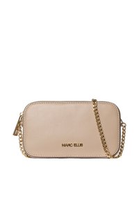 Borsa a mano in pelle beige con tracolla in catena dorata, forma rettangolare, logo impresso e chiusura a zip lungo la cucitura superiore. Texture liscia.