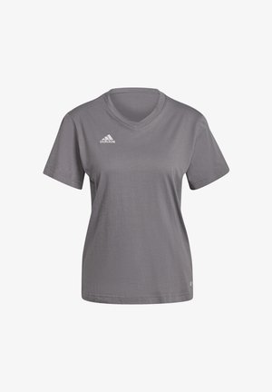 Camiseta deportiva Adidas de manga corta, cuello en V, de color gris con el logo blanco de Adidas en la parte superior izquierda del pecho, presentada sobre un fondo blanco.