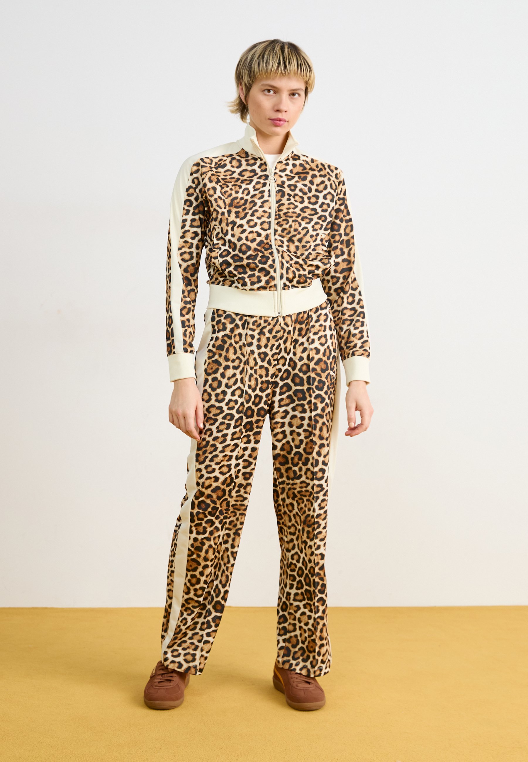 【PUMA】T7 LEO LUXE 上下セット T7 LEO LUXE Women's All-Over Print Straight Pants | PUMA