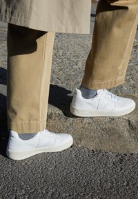 Veja V-10 - Sapatilhas - white