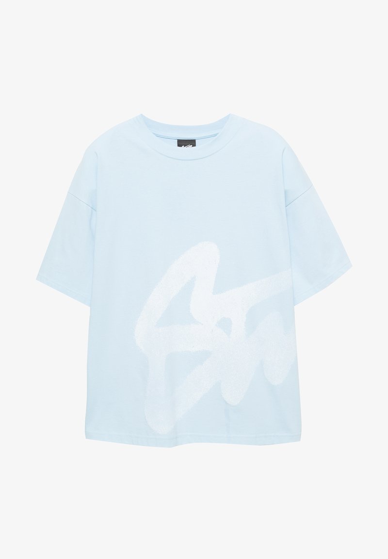 Jasnoniebieska bawełniana koszulka z krótkimi rękawami i luźnym krojem, z dużym białym abstrakcyjnym wzorem na przodzie.